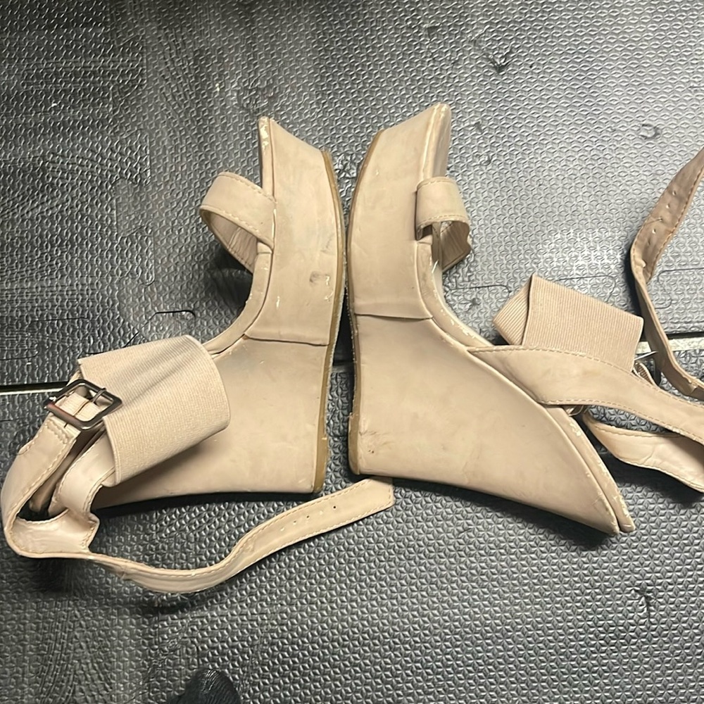 Cream Wedges